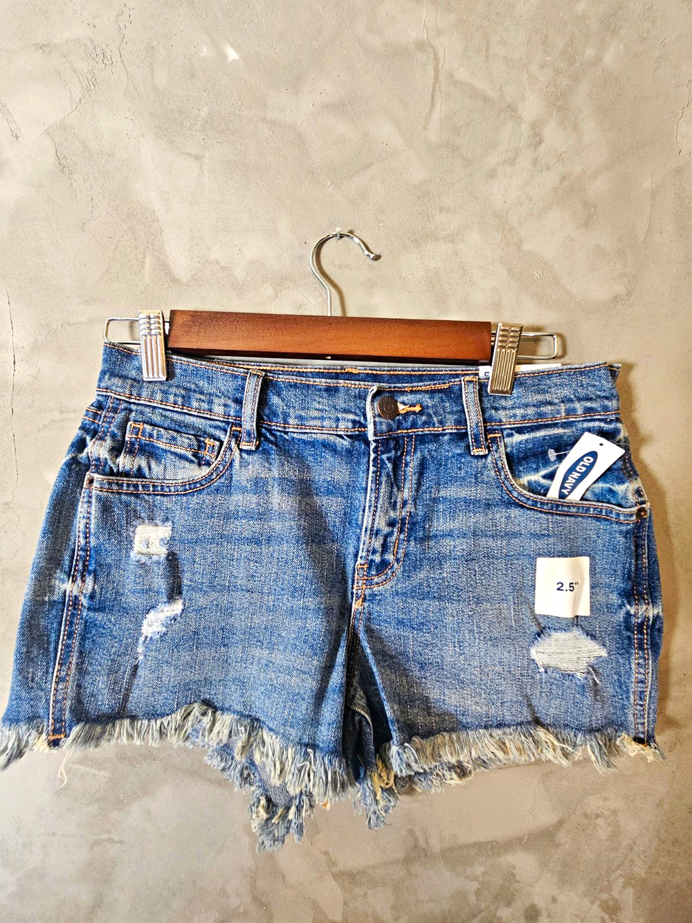 Old Navy Boyfriend Women's Blue Denim Shorts Size 2 Mid Rise 2.5in Pockets NWT